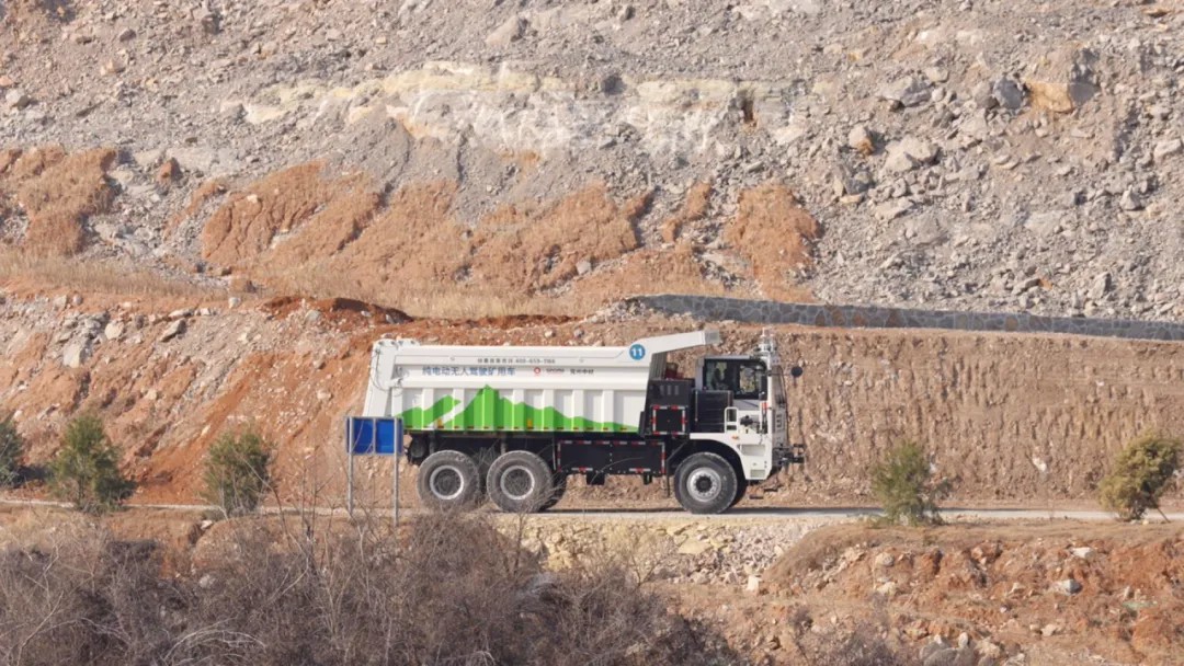 奔赴新征程！宇通新能源無人駕駛礦卡批量交付新疆圣雄黑山露天煤礦