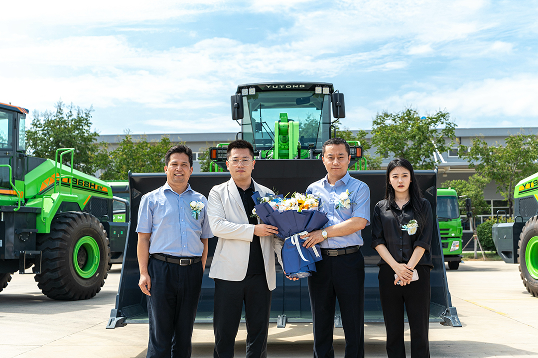 共贏 | 宇通電動裝載機與灰熊動力簽署百臺戰略合作協議 共贏 | 宇通電動裝載機與灰熊動力簽署百臺戰略合作協議