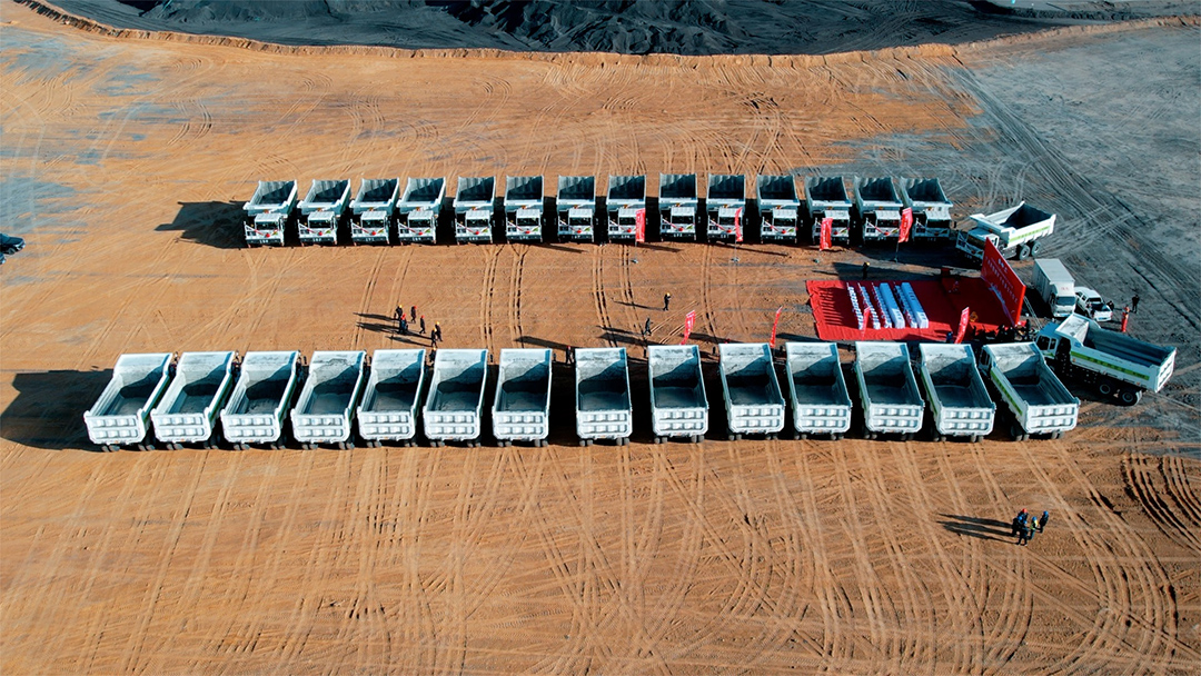 甘肅大單再+1！50臺宇通新能源礦卡正式交付窯街煤電