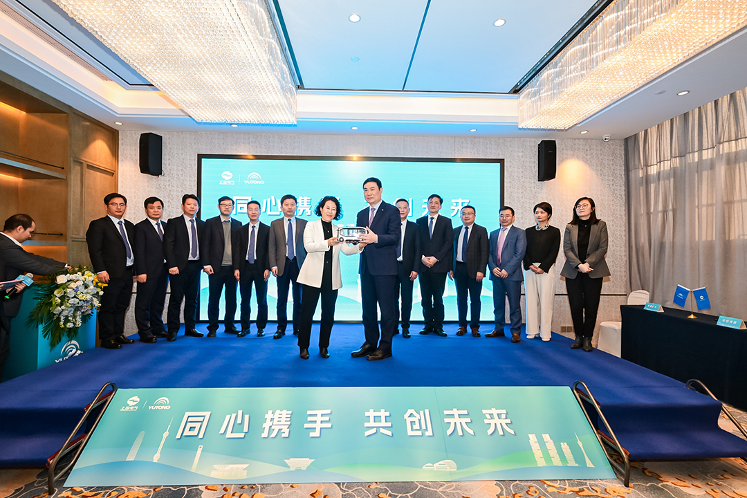 宇通集團與上海電氣集團達成戰略合作,120臺礦卡大單同步簽約! 宇通集團與上海電氣集團達成戰略合作,120臺礦卡大單同步簽約!