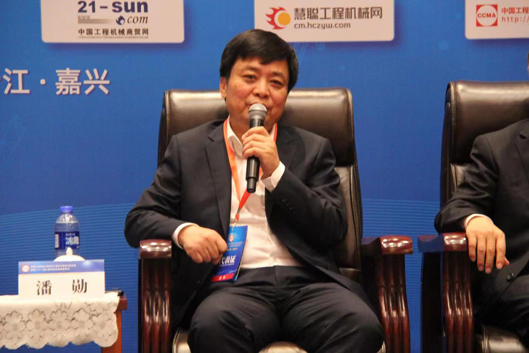 共商大計!宇通礦卡出席中國工程機械發展高層論壇 共商大計!宇通礦卡出席中國工程機械發展高層論壇