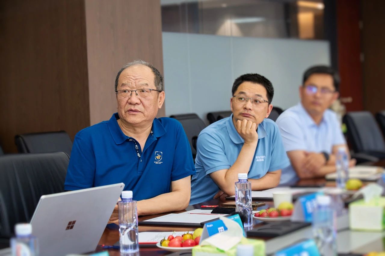 校企攜手,共筑未來——中國礦業大學、遼寧工程技術大學等院校專家齊聚宇通,共解新能源礦卡減碳密碼! 校企攜手,共筑未來——中國礦業大學、遼寧工程技術大學等院校專家齊聚宇通,共解新能源礦卡減碳密碼!