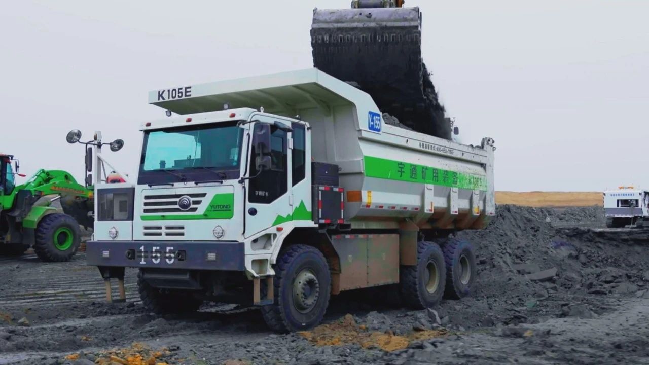 綠動戈壁·智領未來——宇通礦卡助力天寶煤業(yè)效率環(huán)保雙贏