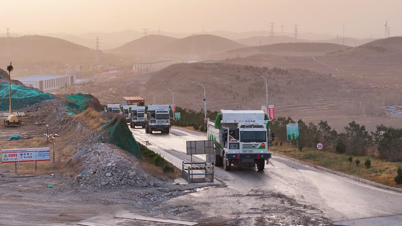 又一里程碑!宇通礦卡助力平陰山水石灰巖礦實現全礦無人運營! 又一里程碑!宇通礦卡助力平陰山水石灰巖礦實現全礦無人運營!