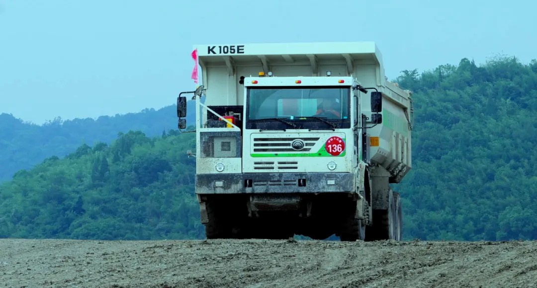 喜報！宇通礦卡榮膺“2025砂石裝備·技術(shù)創(chuàng)新標(biāo)桿企業(yè)”，助力礦區(qū)高效發(fā)展！