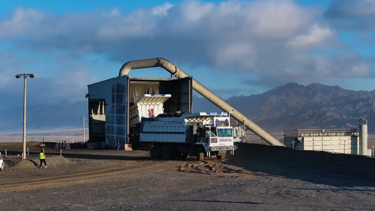 屬于礦區(qū)的賽博朋克,宇通無人駕駛礦卡為行業(yè)再樹里程碑! 屬于礦區(qū)的賽博朋克,宇通無人駕駛礦卡為行業(yè)再樹里程碑!