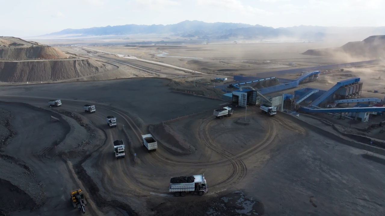 屬于礦區(qū)的賽博朋克,宇通無人駕駛礦卡為行業(yè)再樹里程碑! 屬于礦區(qū)的賽博朋克,宇通無人駕駛礦卡為行業(yè)再樹里程碑!