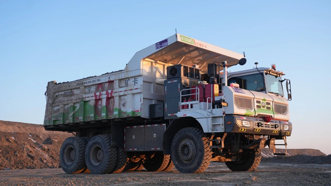 《三十萬度電》高燃上映!宇通礦卡成就雪國新傳奇 《三十萬度電》高燃上映!宇通礦卡成就雪國新傳奇