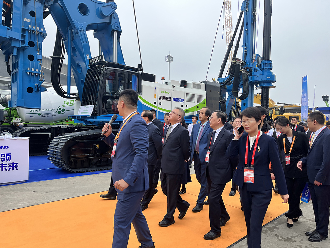 亮相工程機(jī)械展!宇通展現(xiàn)中國(guó)制造風(fēng)采 亮相工程機(jī)械展!宇通展現(xiàn)中國(guó)制造風(fēng)采