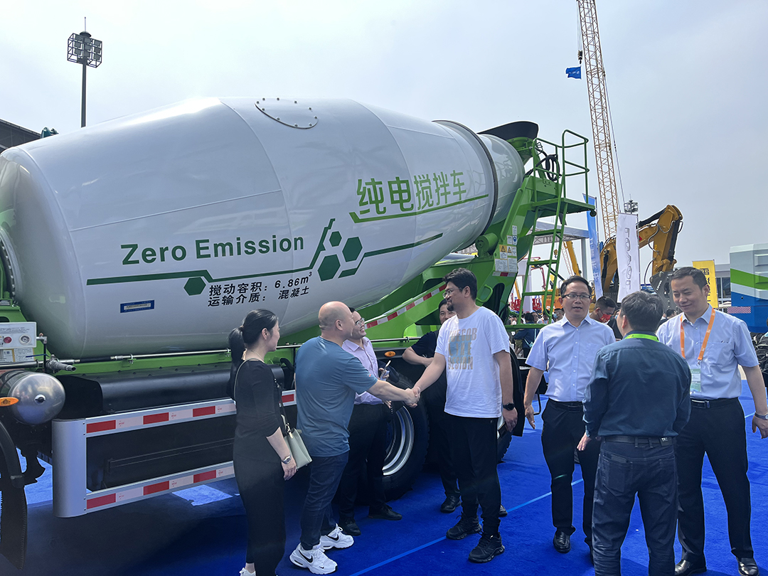 亮相工程機(jī)械展!宇通展現(xiàn)中國(guó)制造風(fēng)采 亮相工程機(jī)械展!宇通展現(xiàn)中國(guó)制造風(fēng)采