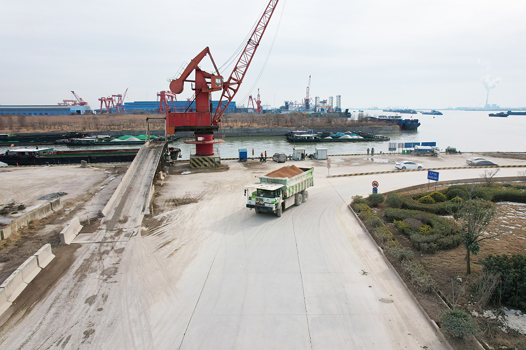 助力綠色港口建設，宇通純電礦卡正在“潔”盡所能